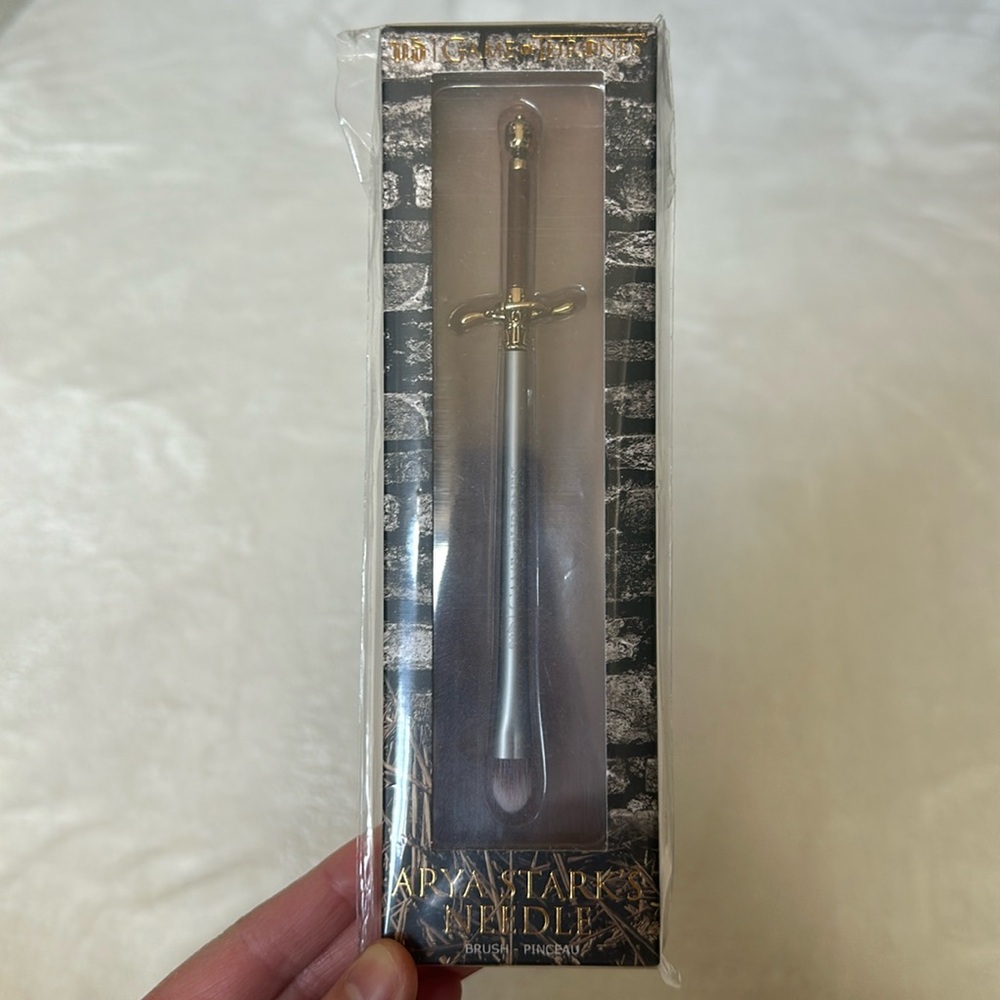 Urban Decay x Game of Thrones Arya Stark Needle Eyeshadow Brush | Sword